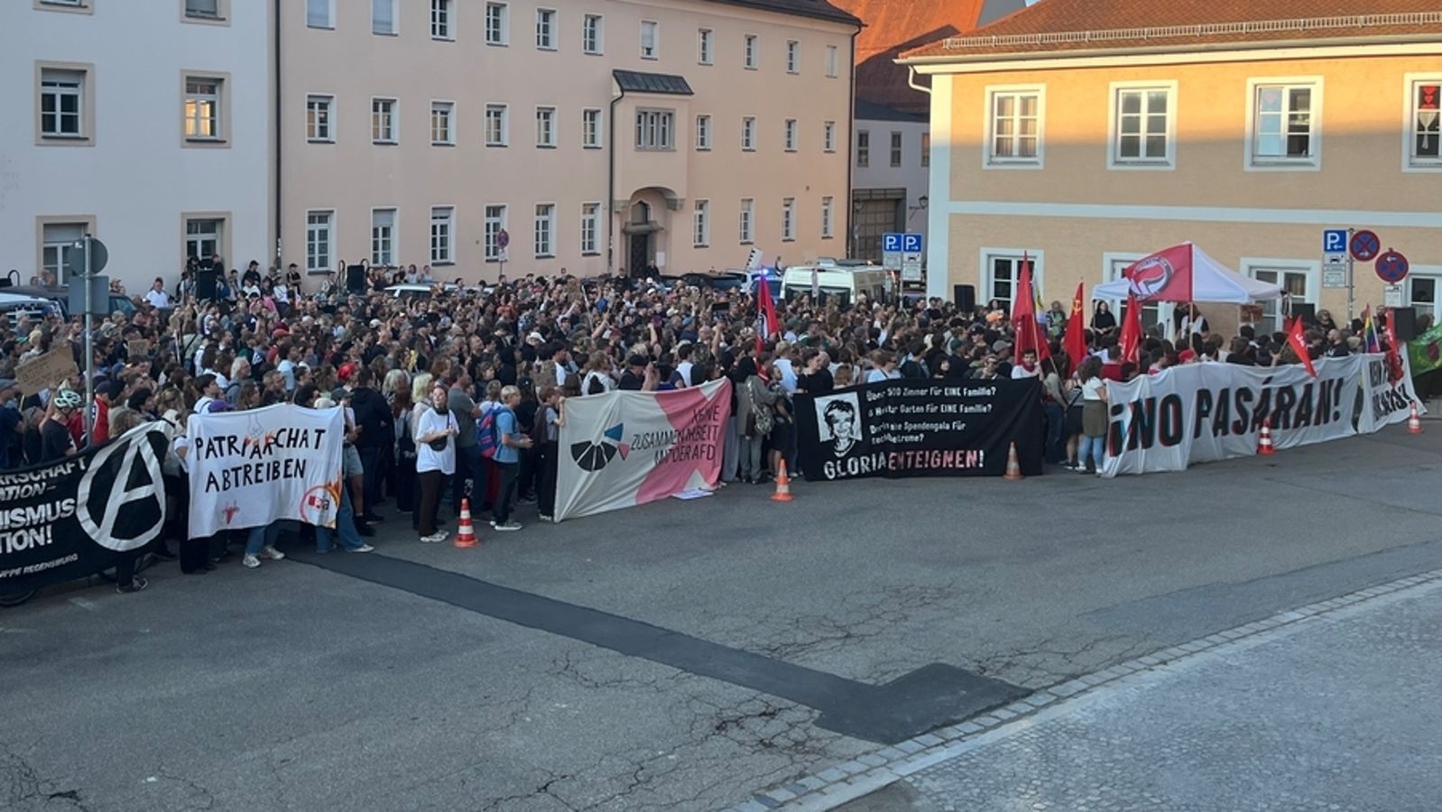 Protest gegen Weidel bei Thurn-und-Taxis-Schlossfestspielen
