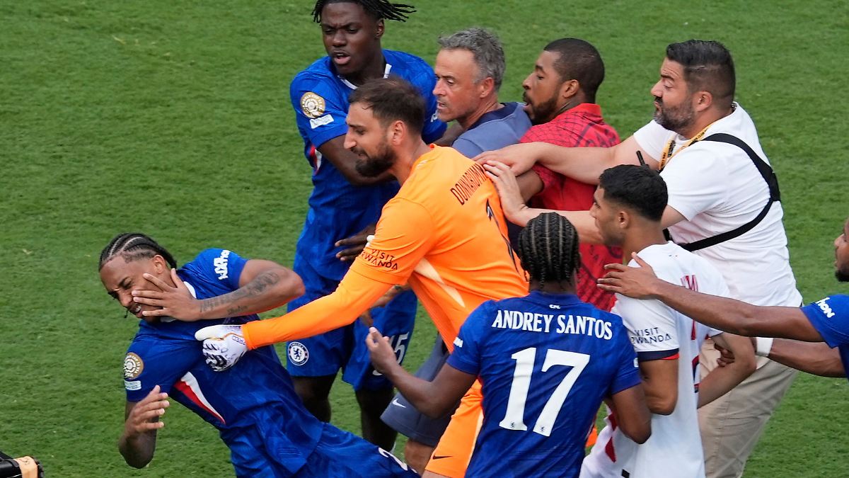 Aufregung beim Klub-WM-Finale: Wüste Szenen nach Abpfiff: PSG-Coach schlägt Chelsea-Star