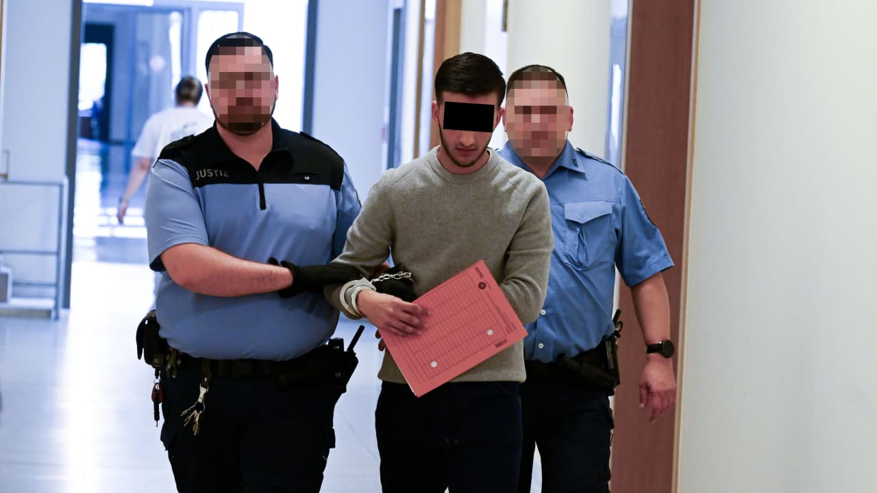Prozess in Dresden: 13-Jähriger über Stunden erniedrigt | Regional
