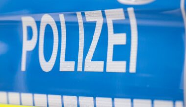 Dieb stiehlt Grabschmuck von Friedhof: Tausende Euro Schaden