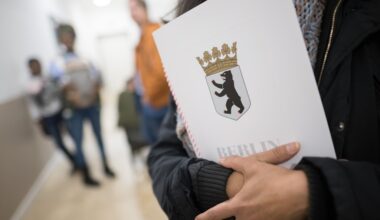 Regierender Bürgermeister Kai Wegner verteidigt Einbürgerungsverfahren in Berlin