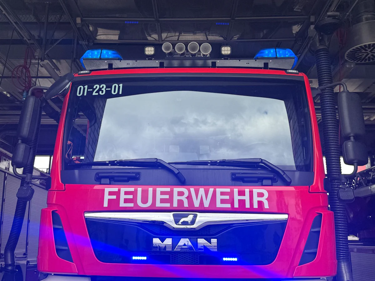 33 Einsatzkräfte - Drei Verletzte bei Hochhausbrand in Münster - Panorama