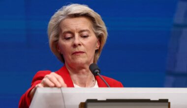 EU-Chefin Ursula von der Leyen lächelt den Frust der Konzern-Bosse in Brüssel weg | Politik