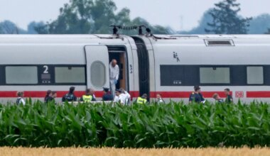 Niederbayern: Syrer geht in ICE mit Hammer auf Fahrgäste los - Bayern