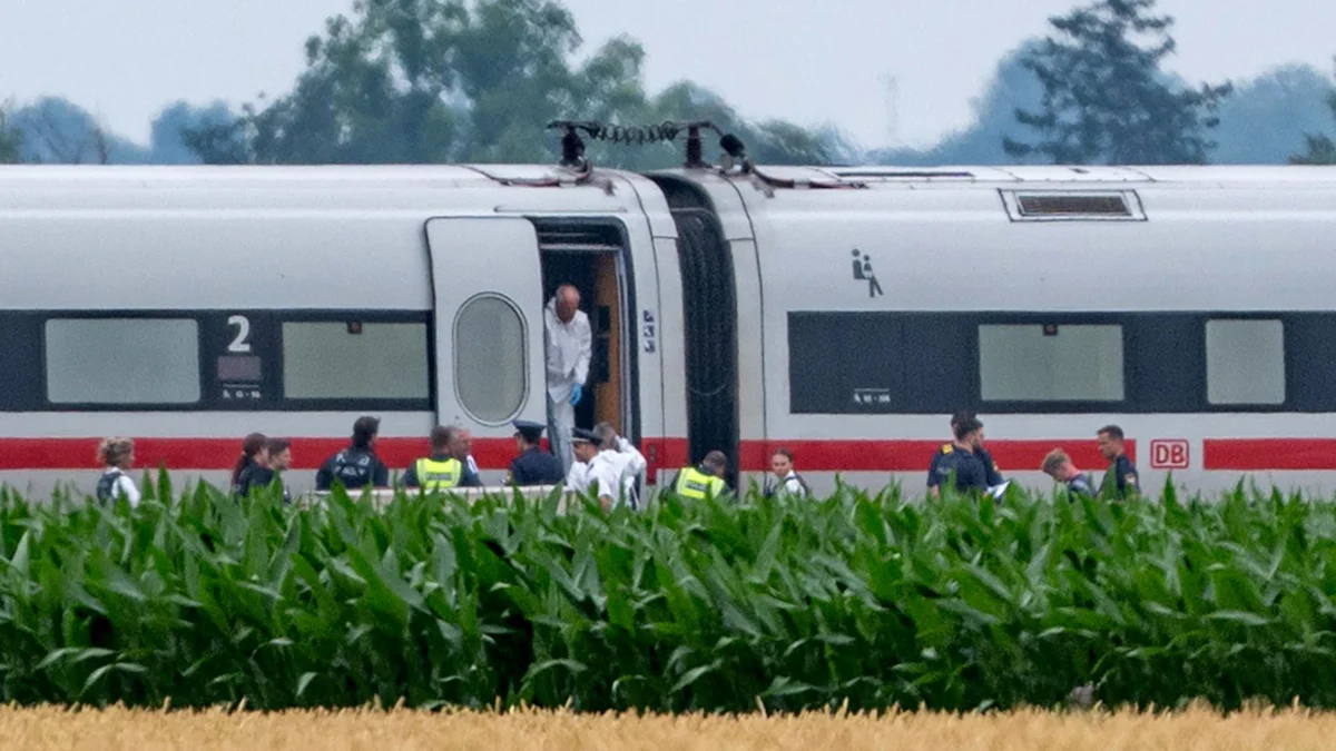 Niederbayern: Syrer geht in ICE mit Hammer auf Fahrgäste los - Bayern