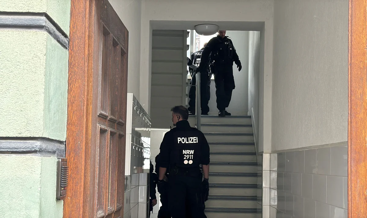 Polizeieinsatz - Häftling flüchtet aus Gerichtsgebäude in Düsseldorf - Panorama