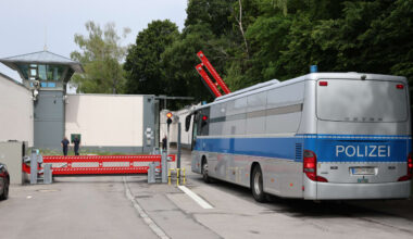 München: Um 15.45 Uhr fuhr Jimi Blue in Stadelheim-Knast ein - BILD