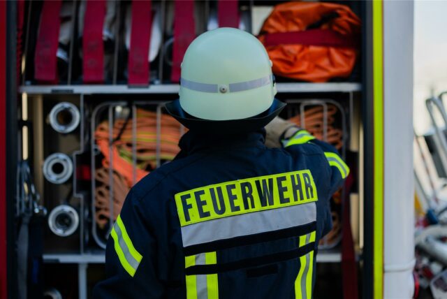 Die Feuerwehr musste am frühen Mittwochmorgen einen Brand löschen. (Symbolbild)