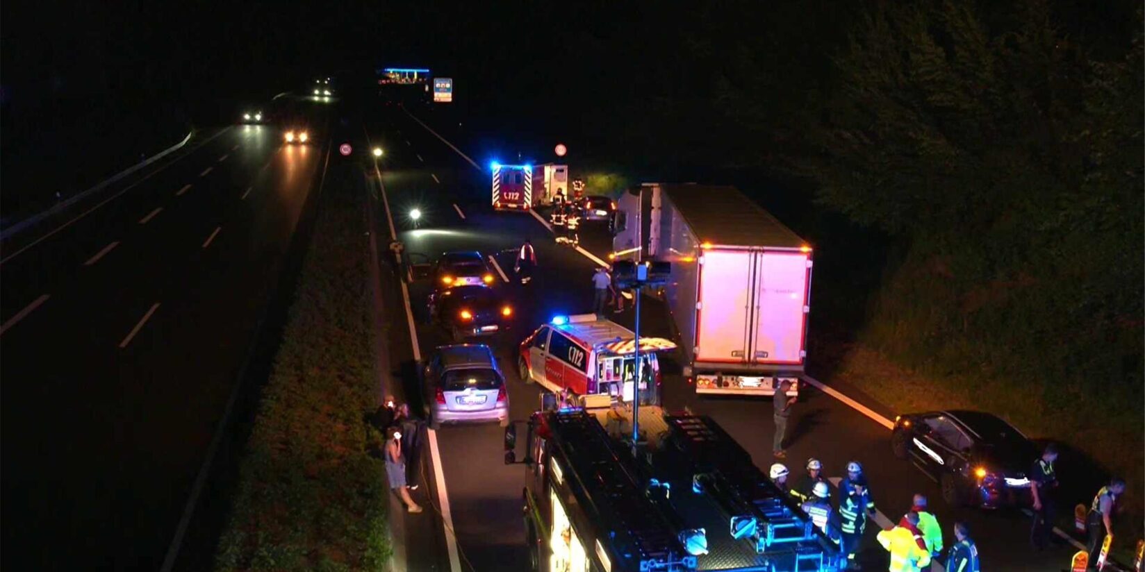16-jähriges Mädchen stirbt nach Unfall mit Pkw auf A40