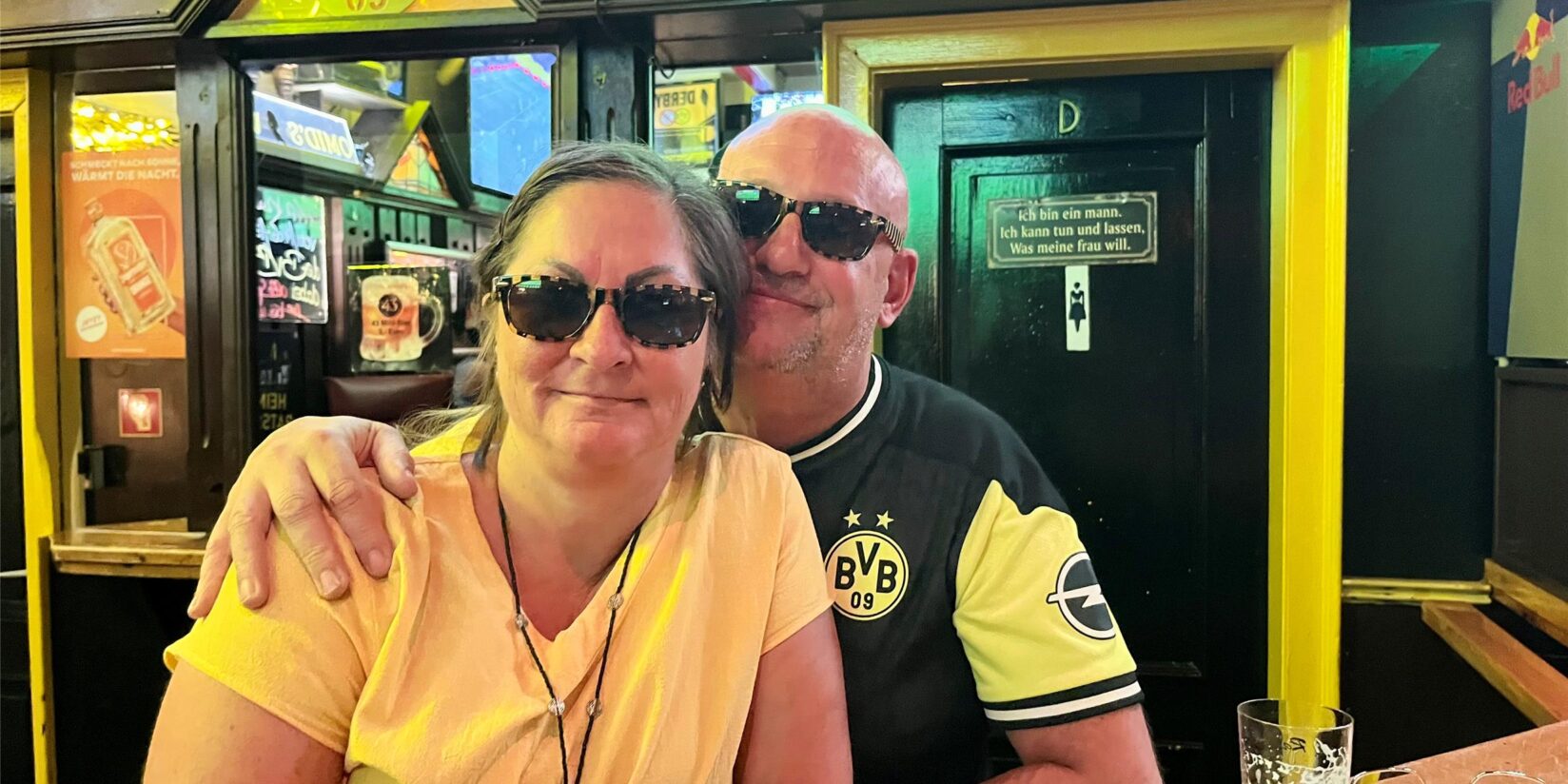 Fans feiern BVB-Sieg nachts in der Ratsschänke