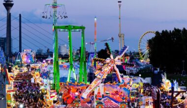 Rheinkirmes Düsseldorf 2025: Öffnungszeiten, Pink Monday, Feuerwerk