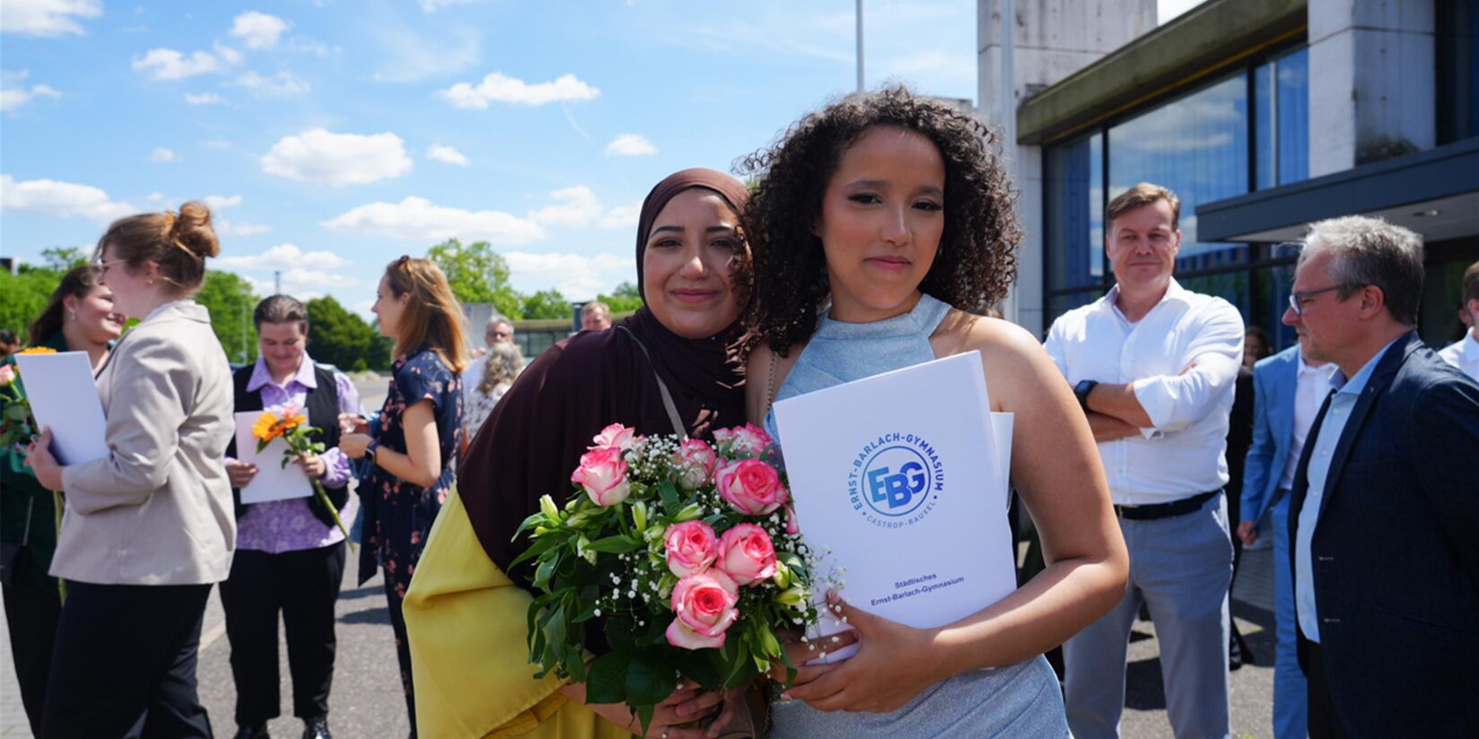 Abitur 2025 in Castrop-Rauxel: Ernst-Barlach-Gymnasium feiert in Europahalle