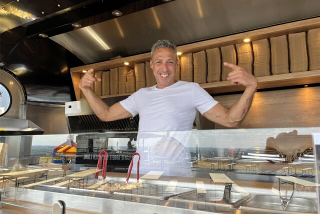 Ein Foodtruck-Betreiber auf der Halde Hoheward in Herten.