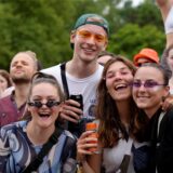 Besucherinnen und Besucher auf dem Juicy Beats in Dortmund 2024.
