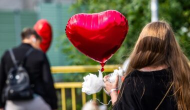Gedenkveranstaltung für tote Schülerin (16)