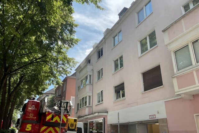 In Dortmund Marten stand am Freitagnachmittag eine Küche in Vollbrand. Zwei Jugendliche konnten sich aus der Wohnung retten.