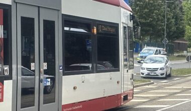 Stadtbahnunfall am Samstag in Dortmund: Autofahrer verletzt im Krankenhaus