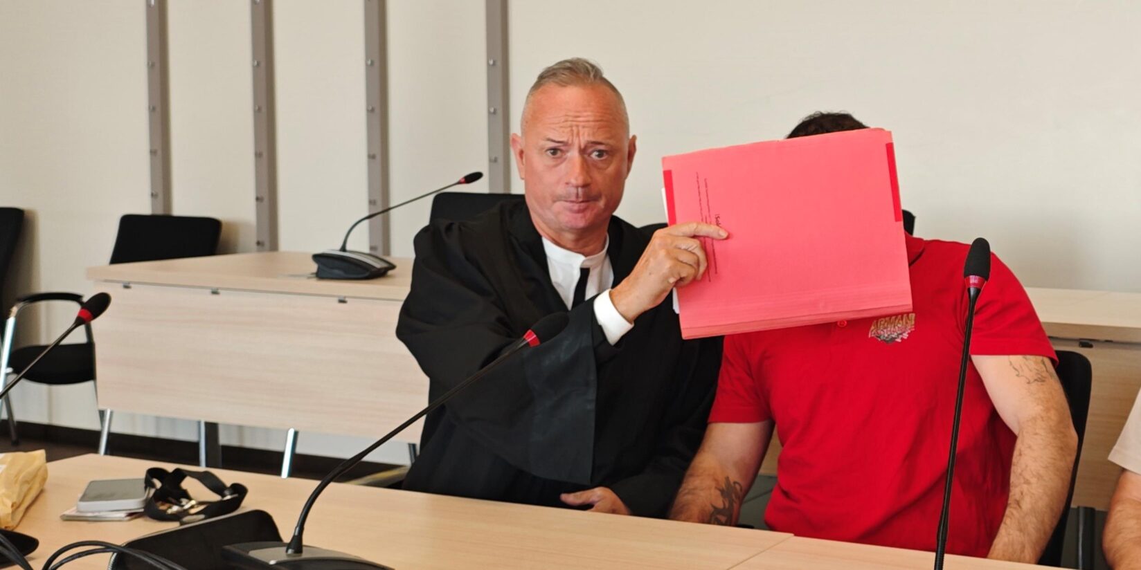 Essen: Mann in den Hals gestochen