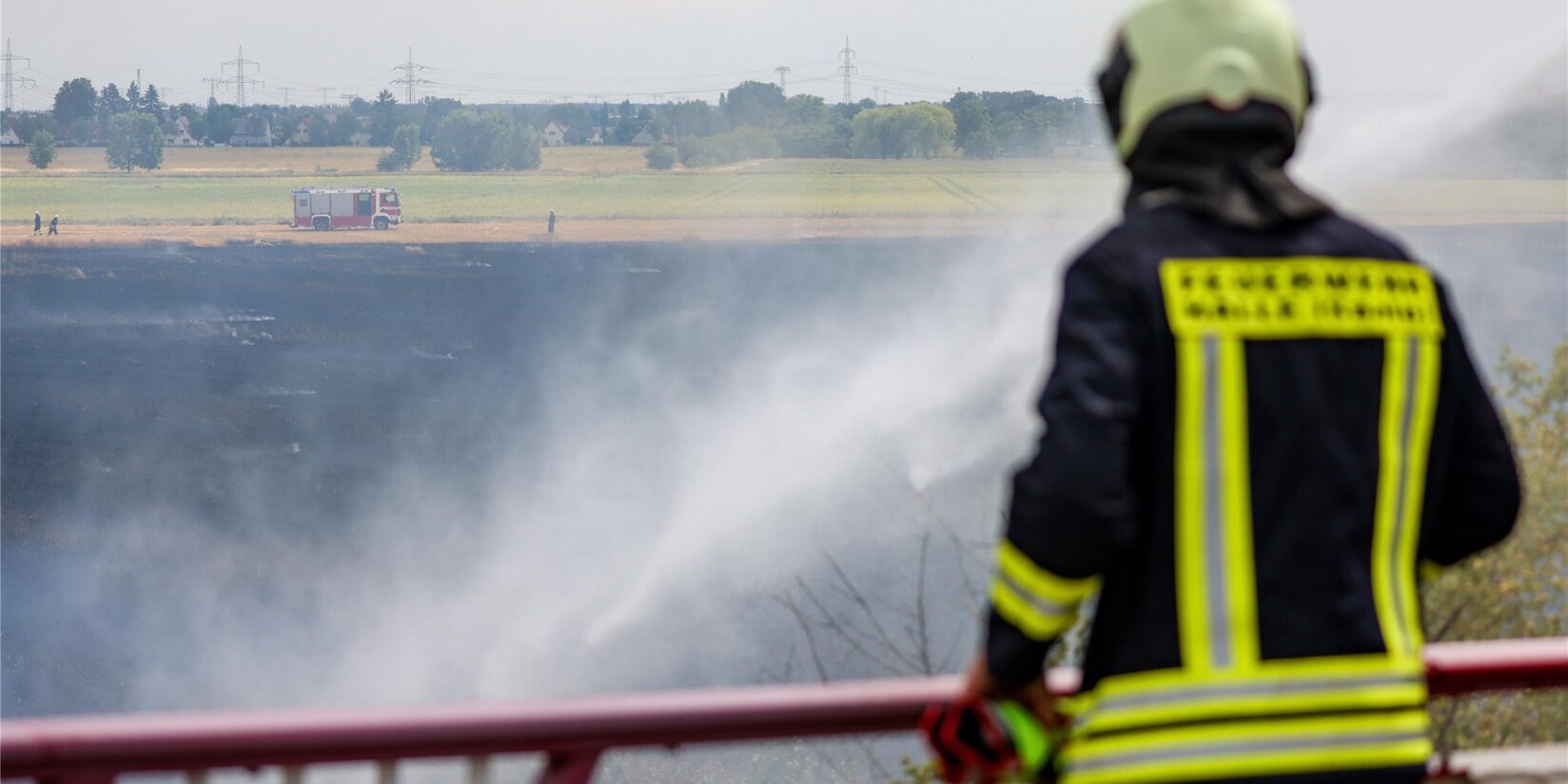 Feuerwerkskörper lösen Brand auf Feld in Schüren aus
