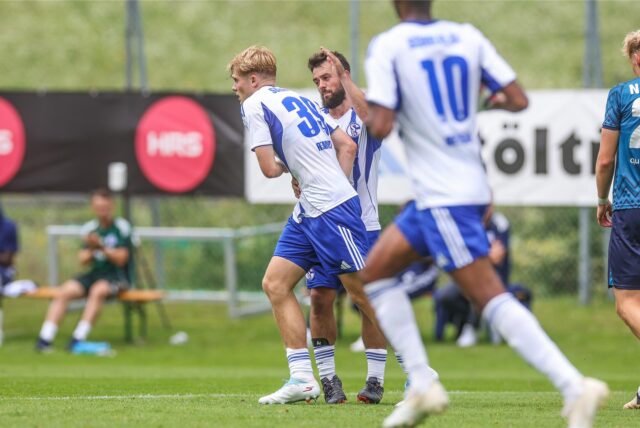 12.07.2025, Fussball, Saison 2025/2026, Testspiel, SV Wehen Wiesbaden – FC Schalke 04, Fatih Kaya (Wehen Wiesbaden) jubelt nach seinem Tor.


12.07.2025, Fussball, Saison 2025/2026, Testspiel, SV Wehen Wiesbaden – FC Schalke 04, v. l. Peter Remmert (FC Schalke 04) jubelt mit Amin Younes (FC Schalke 04)