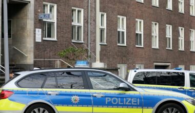 Auto stößt mit Polizeiwagen zusammen: Sieben Verletzte in Gelsenkirchen