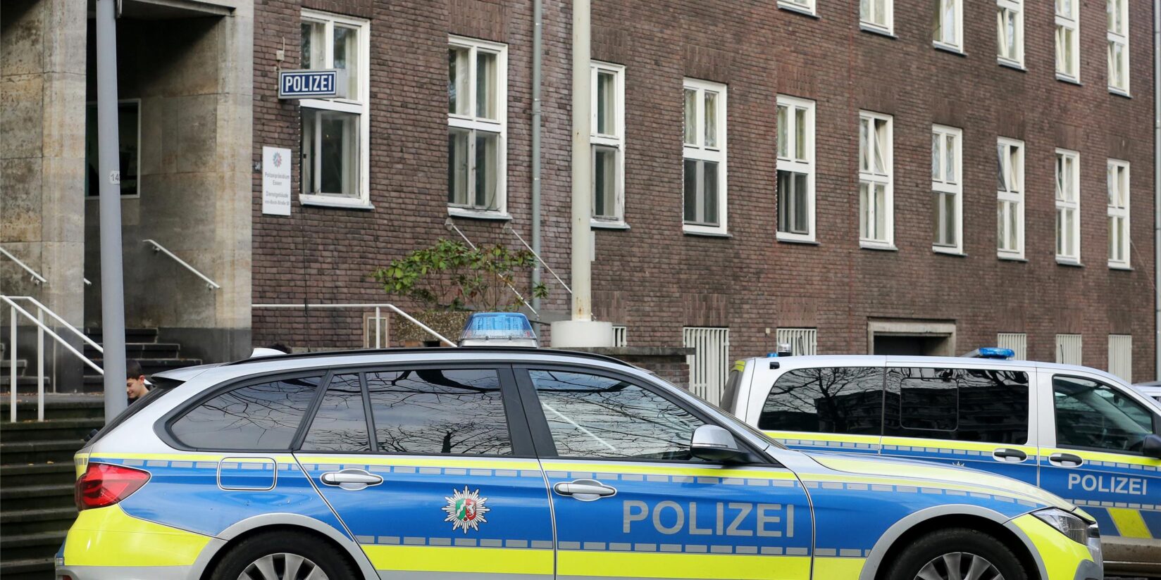 Auto stößt mit Polizeiwagen zusammen: Sieben Verletzte in Gelsenkirchen