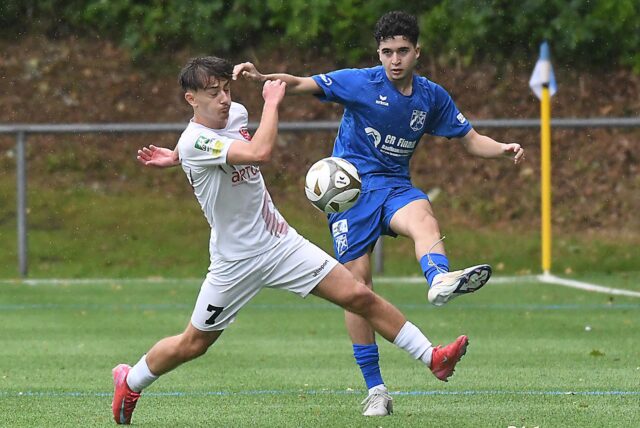 Zwei Spieler im Duell.