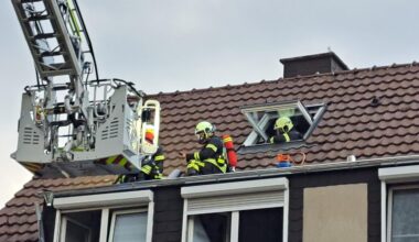 Feuerwehr Herten rückt zu Brand in Dachstuhl an der Schützenstraße aus