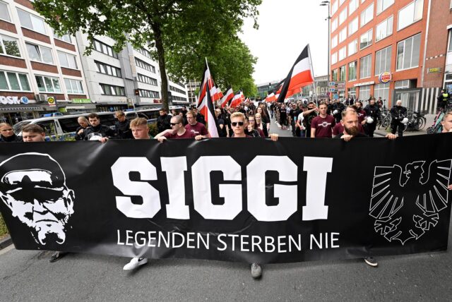 Rechtsextremisten aus Dortmund haben am 5.7. in Münster für ein identifizierendes Grab des 2021 verstorbenen Szenemitgliedes Siegfried Borchardt demonstriert.