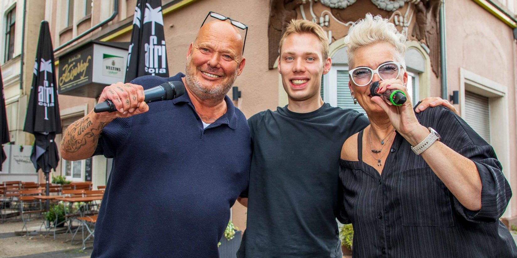 Gesangsduo Just4Fun spielt auf Cranger Kirmes