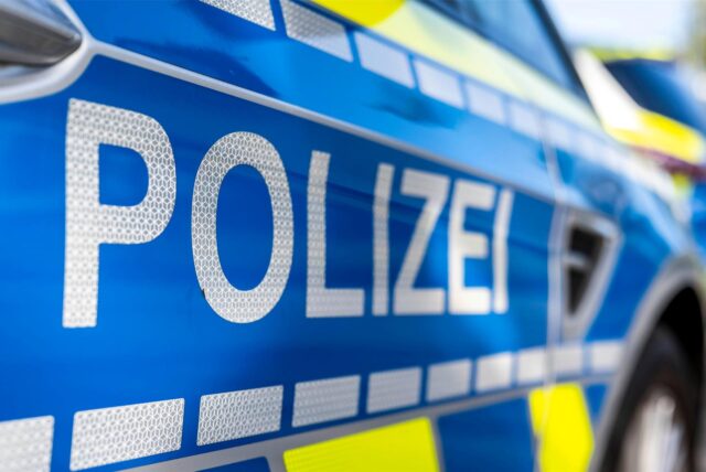 Ein Polizeifahrzeug
