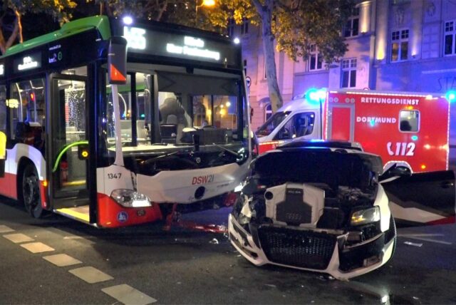 Unfall zwischen Pkw und Bus auf der Mallinckrodtstraße