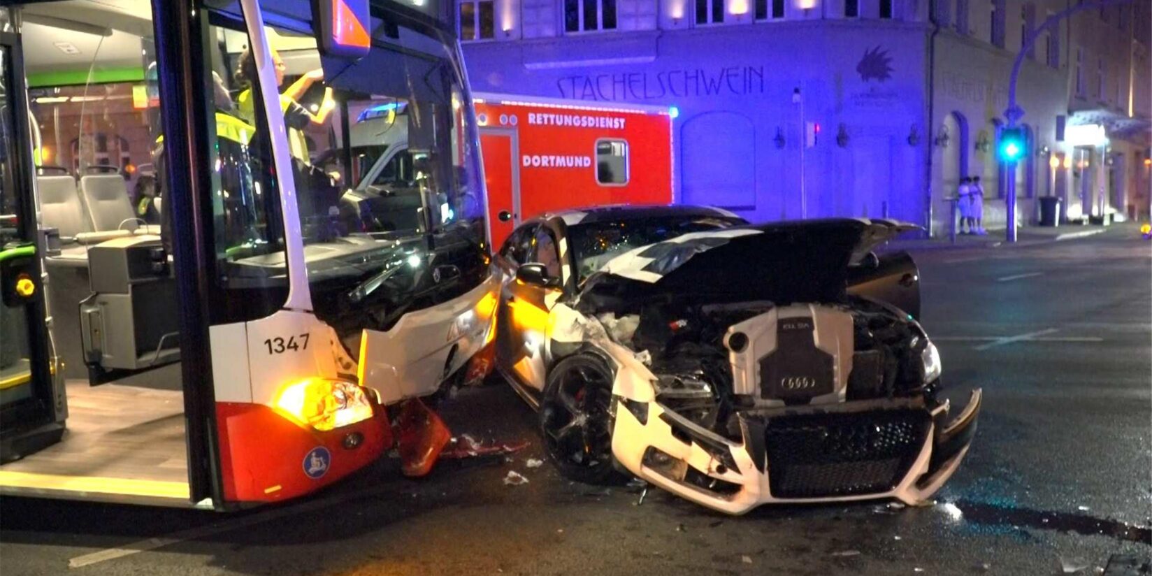 Schwerer Unfall in Dortmund: Linienbus prallt auf Audi