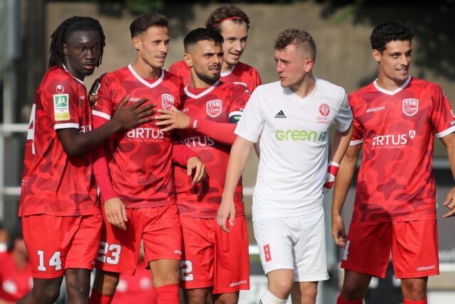 Türkspor Dortmund jubelt beim Hecker-Cup.