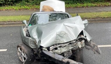 Unfall in Bochum: Auto kollidiert mit Baum