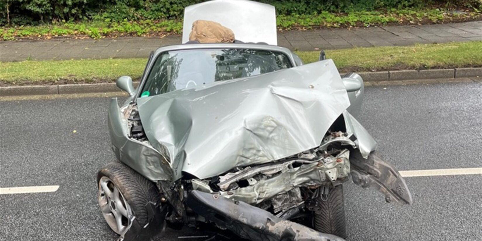 Unfall in Bochum: Auto kollidiert mit Baum