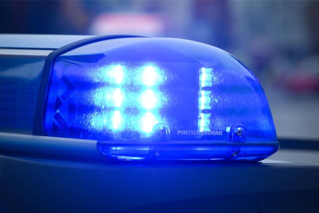 Ein Blaulicht an einem Fahrzeug.
