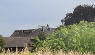 Feuer in Dortmund-Scharnhorst: Nachbarn riechen beißenden Rauch