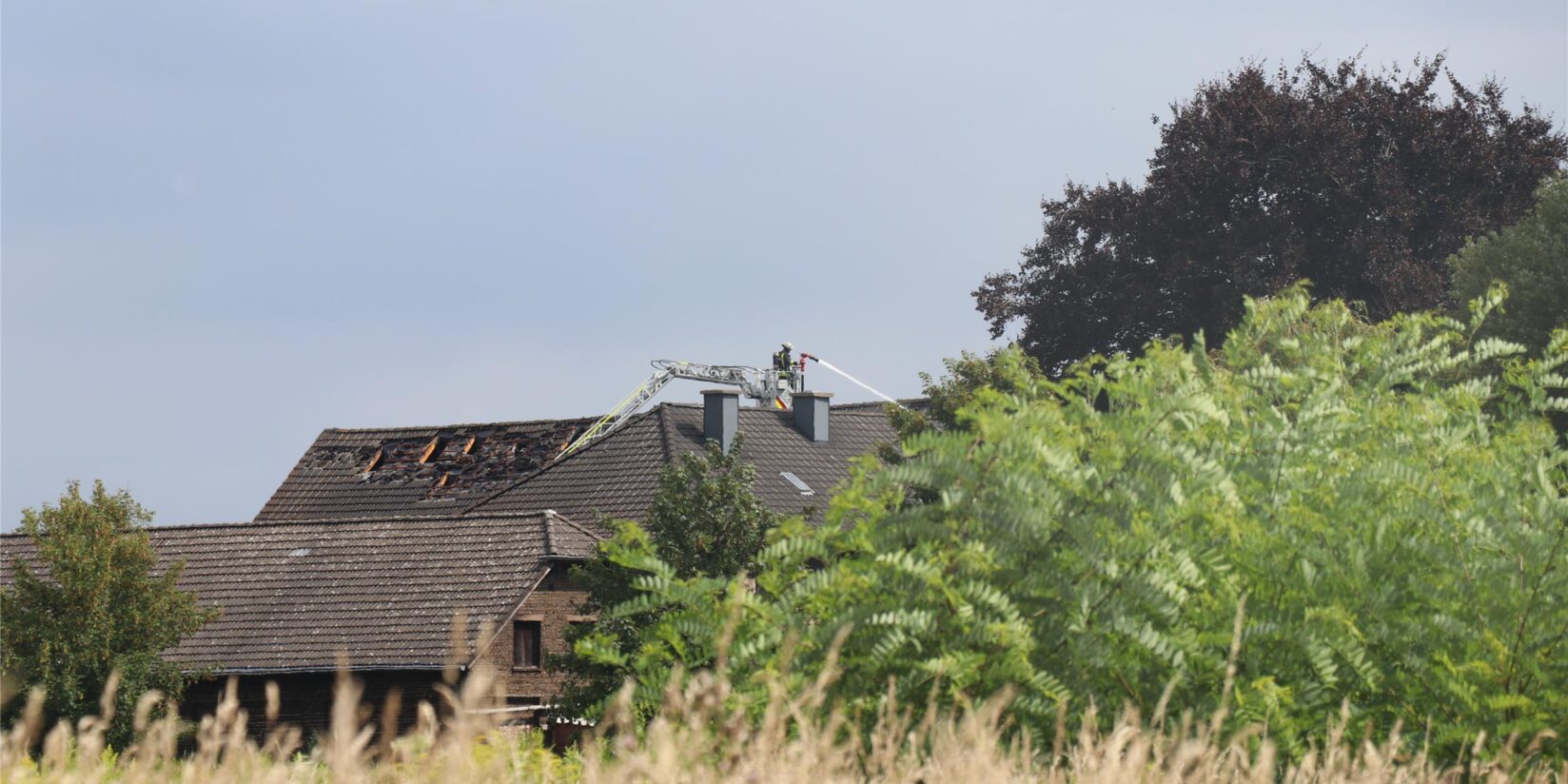 Feuer in Dortmund-Scharnhorst: Nachbarn riechen beißenden Rauch