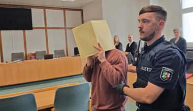 Missbrauch im Fußballverein: Ex-Jugendtrainer schweigt vor Gericht