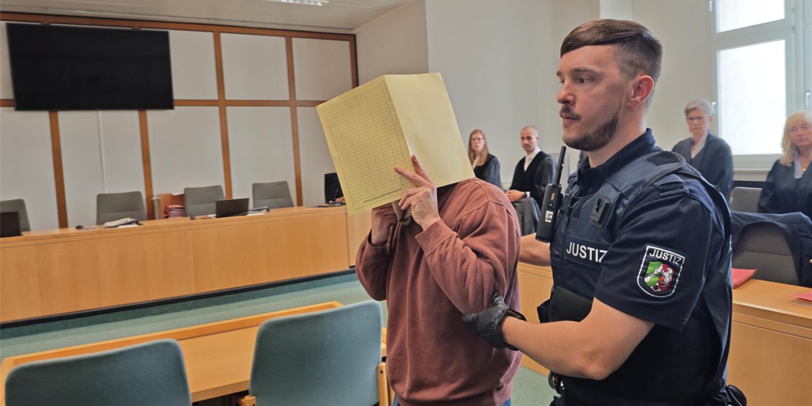 Missbrauch im Fußballverein: Ex-Jugendtrainer schweigt vor Gericht