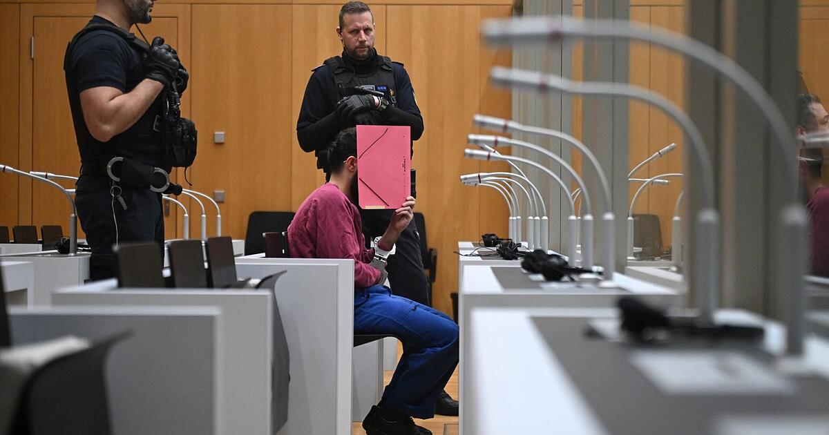 Frau des Messerangreifers von Mannheim emotional