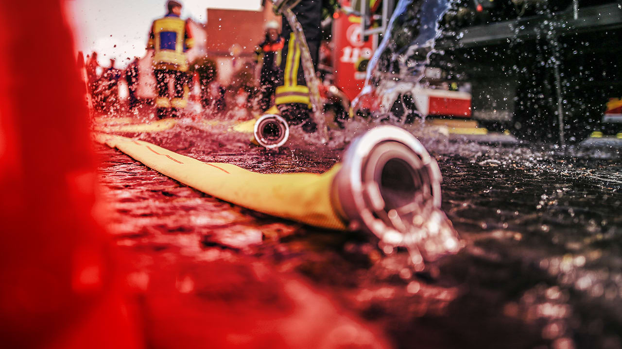 Brand in Mülheim: Feuerwehr-Einsatz im Sportzentrum | Regional
