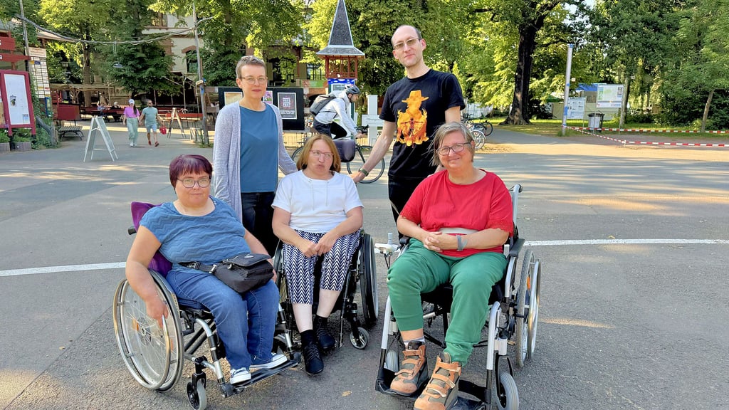 Sandy, Vera, Annett, Susanne und Mirko –  tanzen in der Gruppe „Abgefahren“ und setzen ein starkes Zeichen für Inklusion und Zusammenhalt.