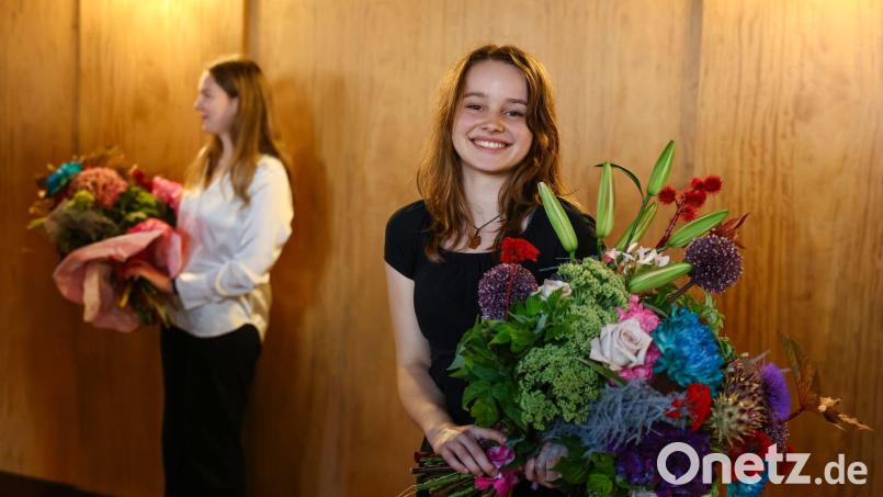 Nora Falk will als neues Nürnberger Christkind auch den Zauber von Weihnachten lebendig halten. Bild: Daniel Löb/dpa