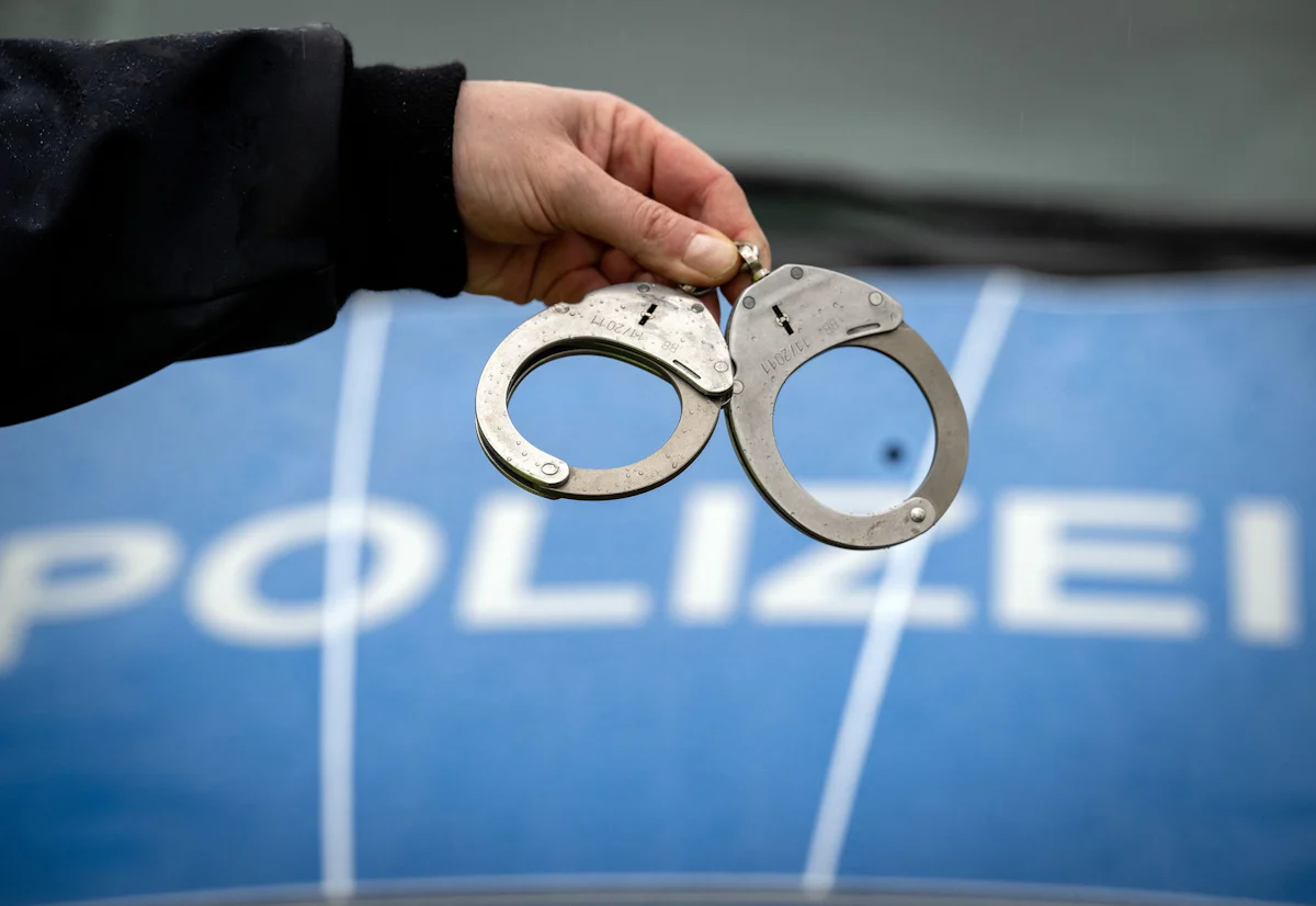 Molotowcocktail geworfen - Ex-Freund setzt Terrasse in Brand - Versuchter Mord? - Panorama