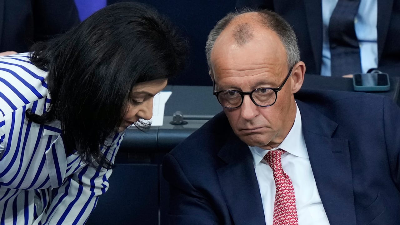 Geheime Ansage: Enthüllt! Darum schweigt Merz zu Reiches Renten-Hammer | Politik