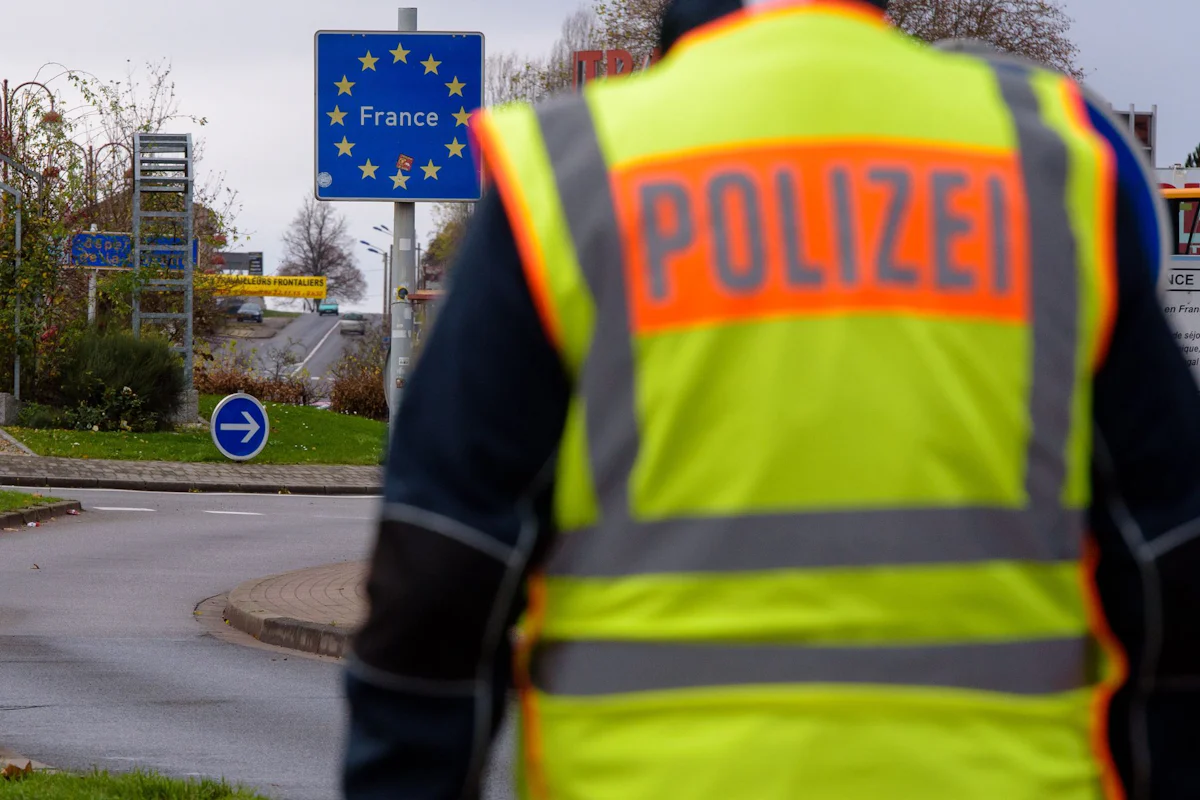Migration - Schleuser aus Frankreich gestoppt - Politik