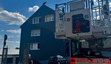 Remscheid: Feuerwehr rettet Belgischen Schäferhund von Dach | Regional