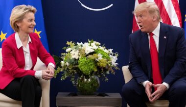 Zoll-Streit: EU-Chefin von der Leyen trifft am Sonntag Trump | Politik